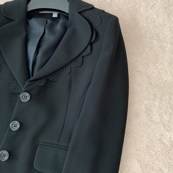 Woman’s suit - Picture 5 of 5